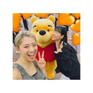Anna Ishii Instagram - お誕生日当日に柚が夢の国に連れて行ってくれた。
プーさんと写真撮ってもらった🎂
楽しすぎた日。思い出ーーーーー☺︎
