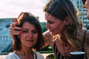 Anna Kuzina Instagram - Я задихаюся від ніжності до тебе, 
я потопаю в глибині твоєї душі, 
я розчиняюся в твоїх обіймах , 
надихаюся і захоплюся твоїм талантом!
Люблю безмежно і дякую за сотні години розмов і космос  почуттів! Дякую, що можу з тобою розділяти радість і смуток, бути незручною і не боятися помилятися! СЕСТРА! З Днем народження, маленька!