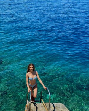 Anna Maria Iliadou Instagram - It’s a blue feeling 🌊

#ad #tezenis #TezenisSummerCollection #SummerCollection