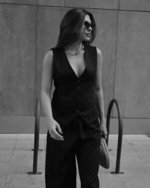 Anna Retonde Instagram - Sundays🖤 

@letihoficial com 25% OFF até amanhã em todas as peças pretas do site usando “ALL BLACK” ✨💋