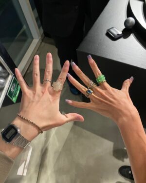 Anna Tsuchiya Instagram - @justindavis_jewels 
展示会に行ってきたよん❤️‍🔥
最高にカッコいいアイテムと
ぶっ飛んだ空間😘🫶
大好き😘❤️‍🔥❤️‍🔥❤️‍🔥

@kotaro___yamada 
発表おめでとう👏

#土屋アンナ 
#annatsuchiya