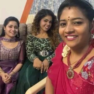 Annabharathi Berchmans Instagram - அன்பு தங்கைகளுடன் ❤❤( பாடும் குயில்களுடன் )🎵
@priya.jerson 
@dhanyashree_official