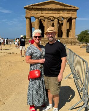 Anne Burrell Instagram - Just a MAGICAL time in the Valley of Temples!! #theclaxtons #ilovewhatido #luckygirl #sicily @stuartclaxton stuartclaxton @carsonkressley