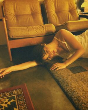 Anne Curtis Instagram - 🥀🥀🥀

📷 @shairaluna @lomography
