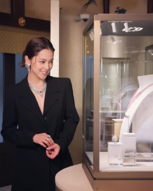 Anne Nakamura Instagram - Cartierが日本に最初のブティックを開いてから50周年を記念して、ハイジュエリーイベントが明治記念館にて開催されます。

Essence
Indispensable aspects of Cartier style🐆

@cartier 
#CartierHighJewelry
#CartierTokyo
#Cartier
#PR