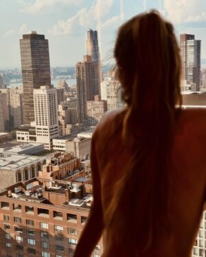 Annemarie Carpendale Instagram - Empire state of mind.. 🌇🤌🏾🌙👄✨🙏🏽🌒🗽
#ny #bigapple #tothemoon #annieway #anniehow #recharge #lovestory #engagement #2011 💍 #mycity #mybiglove