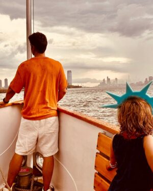 Annemarie Carpendale Instagram - Empire state of mind.. 🌇🤌🏾🌙👄✨🙏🏽🌒🗽
#ny #bigapple #tothemoon #annieway #anniehow #recharge #lovestory #engagement #2011 💍 #mycity #mybiglove