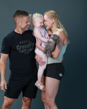 Anníe Mist Þórisdóttir Instagram - CrossFit Games Check in done,  then you know the action is about to happen that’s when the butterflies change to a little bit more aggressive beat and you need to get your Game face on!  This feels like such a long time ago…. It was only last year, but maaan was it a fun check in and the first Games my daughter got to watch me GO! 

Can’t wait to see the action in Texas!!! 🔥 who knows if I will be checking in there next year 😅🙃