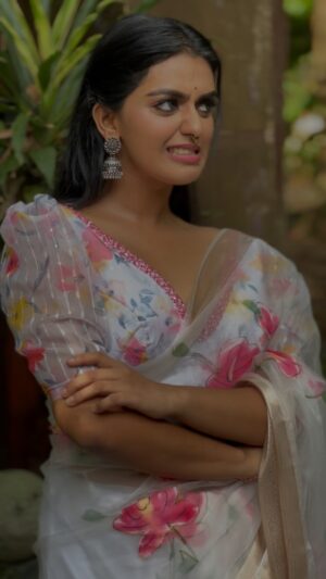Ansha Mohan Instagram - 🐽🌸

.
Makeover @nashash_makeover 
Wearing @garggyboutique