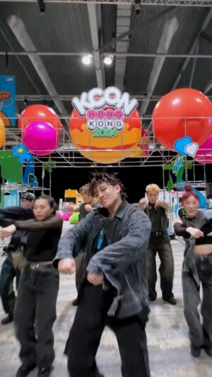 Anson Chan Instagram - THANK YOU KCON FOR THE LOVE 🥰 #IMPATIENTchallenge #IMPATIENT @kconofficial #KCONHONGKONG2024

🧠: @fatboyip 
🌟: @chw.hugo @homanxox @kearunnn @lewis__ss @jessie.jes.sie @kylie_lee88