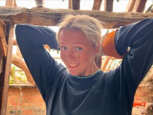 Ant Anstead Instagram - My beautiful little lady joined me onset today of my new show! And (of course) she jumped in with BOTH FEET!! 

Drilling, grinding and welding!! And then she even jumped into some house work!! 

I’m not sure there is anything this lady cannot do!!??? And she’s a natural on telly…

Looking forward to sharing this crazy adventure!! Cars and houses….. coming soon #TheNakedMechanic x