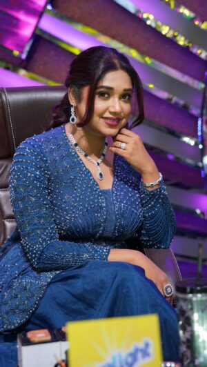 Antara Mitra Instagram - Zee Bangla Saregamapa Album -4

Don’t miss watching it Every- Sat/Sun 9:30 pm only on @zeebanglaofficial