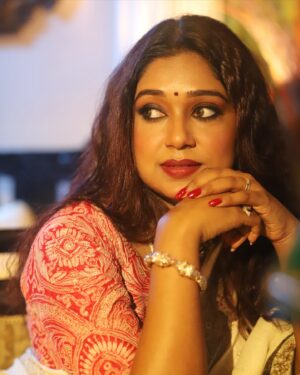 Antara Mitra Instagram - চারুলতা 
৮.৮.২০২৪

পোশাক- @bohurupi_santiniketan 
ভাবনা - @rabhisek