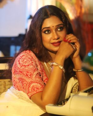 Antara Mitra Instagram - চারুলতা 
৮.৮.২০২৪

পোশাক- @bohurupi_santiniketan 
ভাবনা - @rabhisek