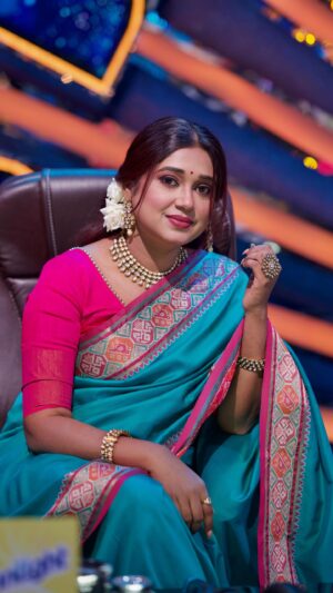 Antara Mitra Instagram - Are you guys ready for Sunday episode of Zee Bangla Saregamapa.. ???? @kumarsanuofficial in the House !! Don’t miss it 
9:30pm on @zeebanglaofficial 

Saregamapa #album -5