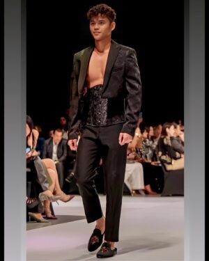 Anthony Flores Instagram - @harvey_cenit x @thefashion.factor