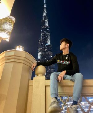 Anthony Flores Instagram - 🇦🇪