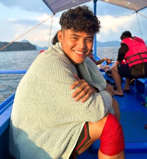 Anthony Flores Instagram - 🌊☀️😎