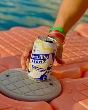 Anthony Flores Instagram - Dagat time with @sanmiglightph ❤️ #drinkresponsibly