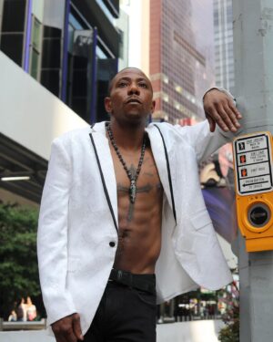 Anthony Knight Instagram - Photo shoot in Times Square. #nyfw2023 
Designer @victoriahenley 
Photographer📸 @lynnhenleyphotography 
Jewelry @warriorgurlsbeads 
.
.
.
 #nyfw #modelshoot #modeling #fashion #foryou #explorepage #instalike  #fyp #bestversionofme 
#nyc