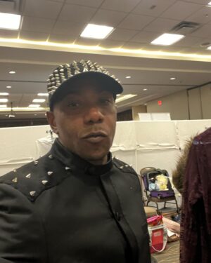 Anthony Knight Instagram - #fyp #explorepage #fashionblogger #fashionmodel #runwaymodel 
#fashiondesigner @iammrcarlyle 🔥🔥🔥 #magnifiquefashionshow 
by @victoriahenley