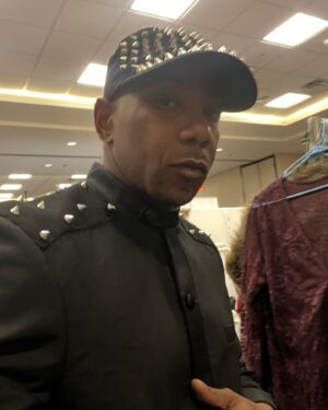 Anthony Knight Instagram - #fyp #explorepage #fashionblogger #fashionmodel #runwaymodel 
#fashiondesigner @iammrcarlyle 🔥🔥🔥 #magnifiquefashionshow 
by @victoriahenley