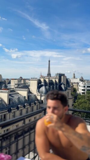 Anthony Matéo Instagram - Hello les amis ! 
Est-ce que je vous ferais pas un petit kiff ? ♥️
 
Pour fêter l’été, je m’associe avec l’incroyable @hotel_lancaster_paris pour vous offrir une expérience de rêve en plein cœur de Paris ! 

À GAGNER 

* Une nuit dans une superbe chambre exécutive 
* Cocktail et tapas au @copperbay_lancaster 
* Un petit déjeuner 
* 1 heure au Lancaster Private Spa au 8e étage offrant une vue panoramique sur Paris depuis sa terrasse 

📅 Le concours dure du 23 au 31 juillet 

Pour participer :

1. Suis-moi @anthonymateo_off et @hotel_lancaster_paris 
2. Tague deux amis en commentaire 💬
3. (Bonus) Partage ce post en story pour doubler tes chances ✨

J’espère que cette petite surprise vous plaît ! 
bonne chance à tous 🌟

#Concours #HotelLancaster #Paris #LuxuryExperience #Giveaway #ParisConcours #collaborationnonrémunérée 
#sponsorisé