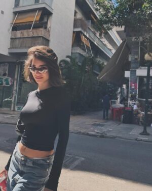 Antigoni Neophytou Instagram - Θροουμπακ 🕶️