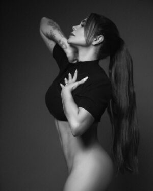 Antonella Ríos Instagram - Subversión 
Expresión 
Interpretación 
Liberación 

Cómo te comunicas?

@rgb.fotos el click 📷
@gabrielafeliuf maquillaje y pelo 
@extensionesrapunzzel (coleta)