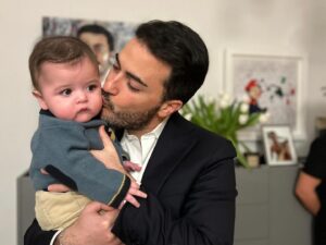 Antonino Monteleone Instagram - daddy’s birthday 🥳🎂
6 mesi tu 💙 e 39 io 👴🏻🤣