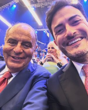 Antonino Monteleone Instagram - ONORATO, EMOZIONATO, GRATO

onorato perché il servizio pubblico è una responsabilità che pesa; emozionato perché l’ho sognato di nascosto; grato ai miei coraggiosi compagni d’avventura e a ciascuno di voi per il supporto e l’incoraggiamento 

💗🙏🏻

l’autunno è vicino e noi saremo pronti a raccontarvi L’Altra Italia su @instarai2 ogni giovedì in prima serata

Pronti?! 😎📺

©️ AGI per Ufficio Stampa RAI