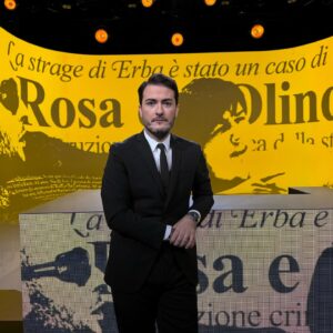 Antonino Monteleone Instagram - «Al giudice occorre più coraggio ad essere giusto apparendo ingiusto, che ad essere ingiusto apparendo giusto».
Lo diceva Piero Calamandrei ed è un insegnamento sempre attuale!

Ieri sera un milione di persone hanno deciso di affrontare la visione di un racconto complesso, ma necessario.

Davanti alla telecamera avete visto me, ma dietro ogni lavoro importante si muovono  tante persone senza le quali non sarebbe possibile.
Alcune le vedete qui. Altre no.
A tutte sono grato e riconoscente. 

Così come tanta è la gratitudine per voi che ci avete seguito in tantissimi con Le Iene presentano: INSIDE.
Italia 1 ieri sera ha primeggiato nell’informazione. Soprattutto tra i più giovani.

Ora un po’ di riposo e ci rivediamo presto! ❤️

#leiene #inside @redazioneiene