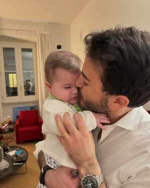 Antonino Monteleone Instagram - la parte più bella di me compie un anno 😍

scorri fino alla fine questo carosello da DILF LIFE 😂 per capire perché dicono che mi somigli un po’ 😇😎

Auguri Edoardo amore mio 😍