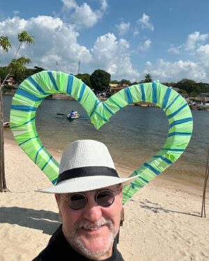 Antonio Calloni Instagram - Tentei sensualizar na última foto mas a expressão não ajudou muito. Fica para a próxima😜
🟩🟩🟩🟩🟪🟩🟩🟩
Saúde, sorte, beijos e ouro!