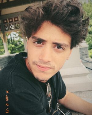 Antonio Cipriano Instagram - a short story 
based on true events 

slide one: hello? 

slide two: hey 

slide three: hi..?

slide four: hi 

slide five: hey :) 

slide six: beautiful day 

slide seven: you right 😌

fin