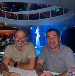 Antonio Lobato Instagram - Cena de despedida antes del parón veraniego. Muchas risas y buenas conversaciones con mi ingeniero favorito. Espero que no se me despendole mucho esta noche 🥳 @pabblo.madrid
