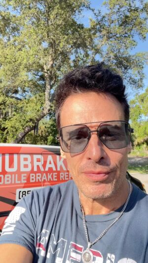 Antonio Sabàto, Jr. Instagram - @getnubrakes check them out 

Now back to training @celebrityboxing1 @steele_boxer @spencersteeleboxing @joe.giudice @ditaeyewear @therealkurtangle 

DEC 7th PPV
