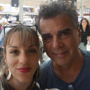 Antonio Villeroy Instagram - Essas fotos traduzem muito do que somos. Sempre namorados. Ambos gostamos da vida em natureza, de plantar nossos alimentos, de aprender e nos renovarmos constantemente.

E, para isso, também contamos com nossas princesas, Luísa e Antonella.

Feliz dia, @pamelabitencourt_terapeuta .