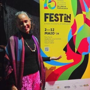 Antonio Villeroy Instagram - O @festin_festival está acontecendo no meu bairro, a freguesia de Benfica no @cineteatroturim 

Hoje tive a felicidade de assistir o filme "Porto Príncipe" cuja a trilha sonora é de um dos grandes compositores da nossa música a viver em Portugal. Assim reencontrei meu velho amigo @antoniovilleroy 

Parabéns a todos os envolvidos no filme. Parabéns à 15° edição do FestIn. 

Cinema feito com Amor e entrega!!!
#Cinema 
#cinemabrasileiro 
#cinemaemlinguaportuguesa
#festivaldecinema 
#cinemanatelona