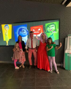 Antonio Villeroy Instagram - Ontem, fomos assistir ao filme Divertidamente 2.

E fomos à caráter pra fazer valer no título .