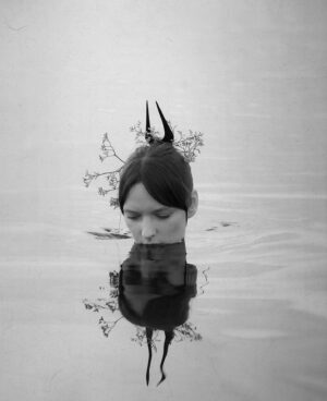 Anu Tera Instagram - • Fang Hairpin • #anutera #portrait #adornment #hairpin #sea #witchyvibes #siren #darkfashion