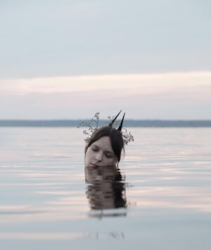 Anu Tera Instagram - • Fang Hairpin • #summerswim #anutera #siren #hairstyle #hairpin #wearableart