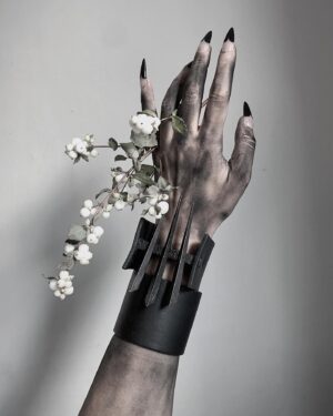 Anu Tera Instagram - • Talon Cuff • #anutera #blacksmithing #darkfashion #darkelegance #wearableart #darkart