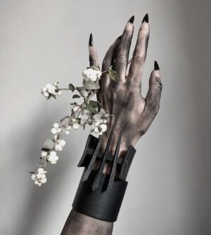 Anu Tera Instagram - • Talon Cuff • #anutera #blacksmithing #darkart #wearableart #witchyvibes #avantgardefashion