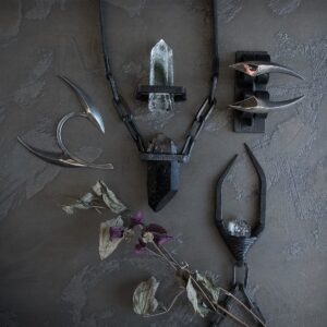 Anu Tera Instagram - • Earth Magic • 🌑 #anutera #earthmagic #talisman #wearableart #quartzjewelry #claws #darkfashion