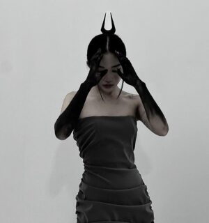 Anu Tera Instagram - • @kinglnd • ⚔️ #anutera #hairpin #darkfashion #wearableart #darkart