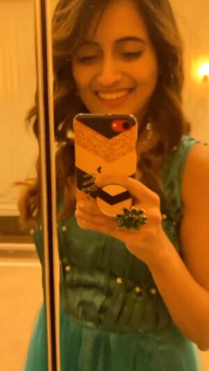 Anubha Sourya Sarangi Instagram - 🕯🕯🕯😵‍💫

#reelitfeelit #reelsinstagram #meradilyepukareaaja  #trending #reelkarofeelkaro #eveninggown #moodlighting #shootdiaries