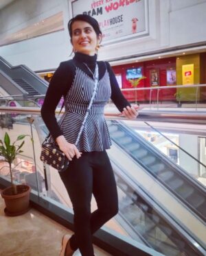 Anubha Sourya Sarangi Instagram - Movie day! ❤️

#ootd #redandblack #blackfashion #winteroutfit #chic #stripes #blackjeans #blackoutfit #fashionblogger #fashiongram #instagood #lookbook