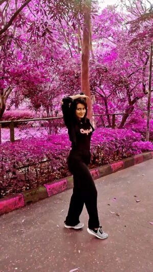 Anubha Sourya Sarangi Instagram - Have some mercy on me😛
#mercy #goodvibes #dancecover #bollywood #badshah #laurengottlieb