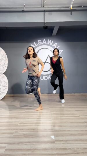 Anubha Sourya Sarangi Instagram - Always late in trends! 🙈🤪

With the sweetest teacher @dancersworkout.priyam 🫶